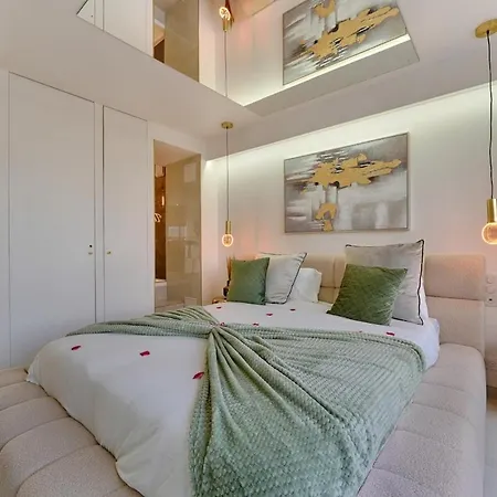 Luxury Dolce Jacuzzi Apartment *